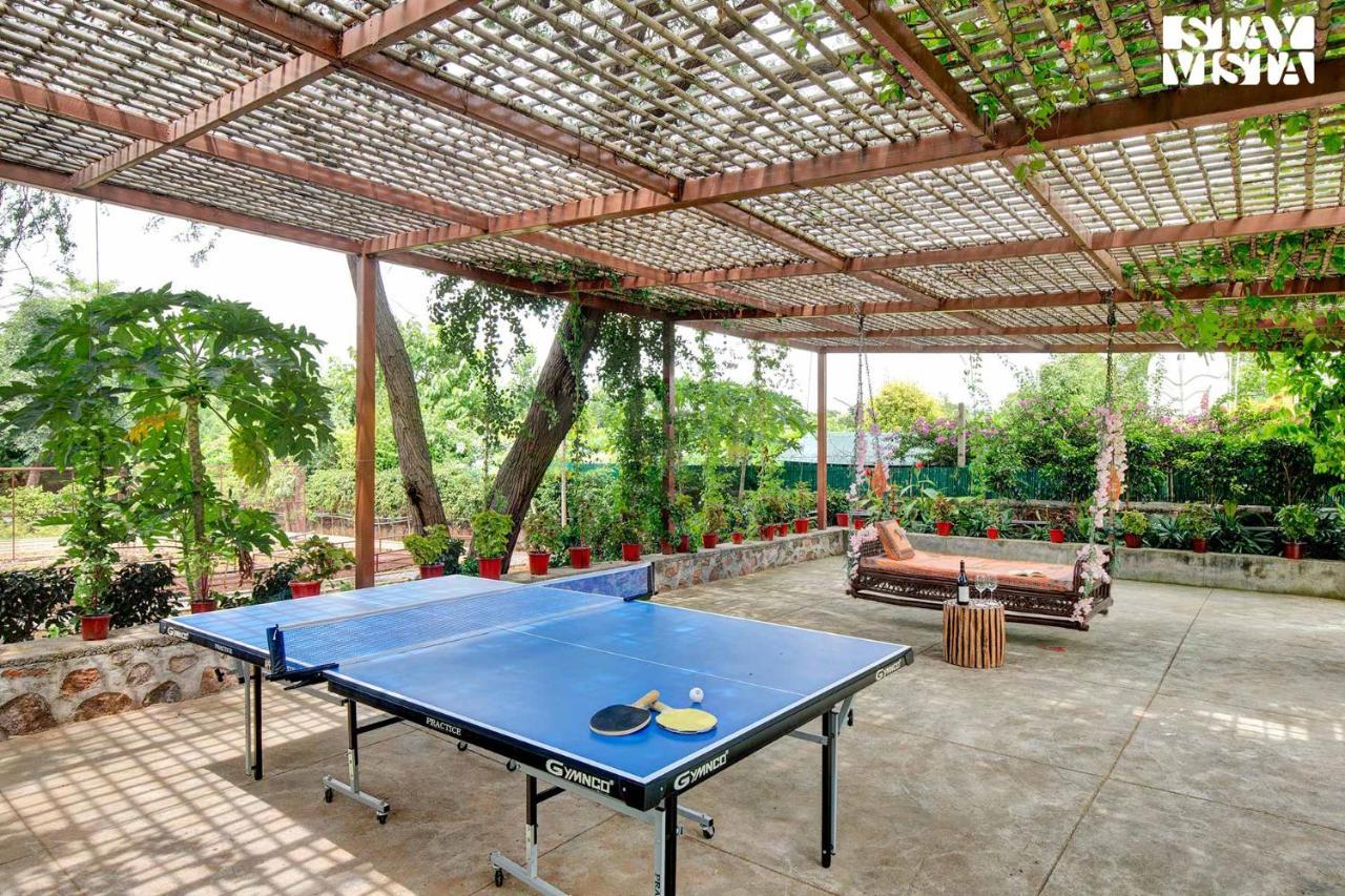 Stayvista At Idyllic Farmhouse - A Glasshouse With Outdoor Pool Gurgaon Exterior foto