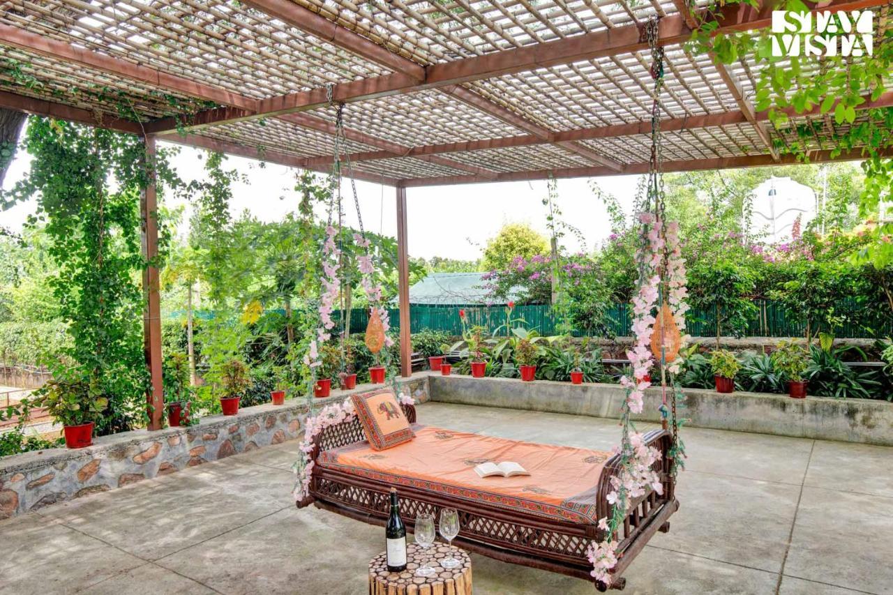 Stayvista At Idyllic Farmhouse - A Glasshouse With Outdoor Pool Gurgaon Exterior foto