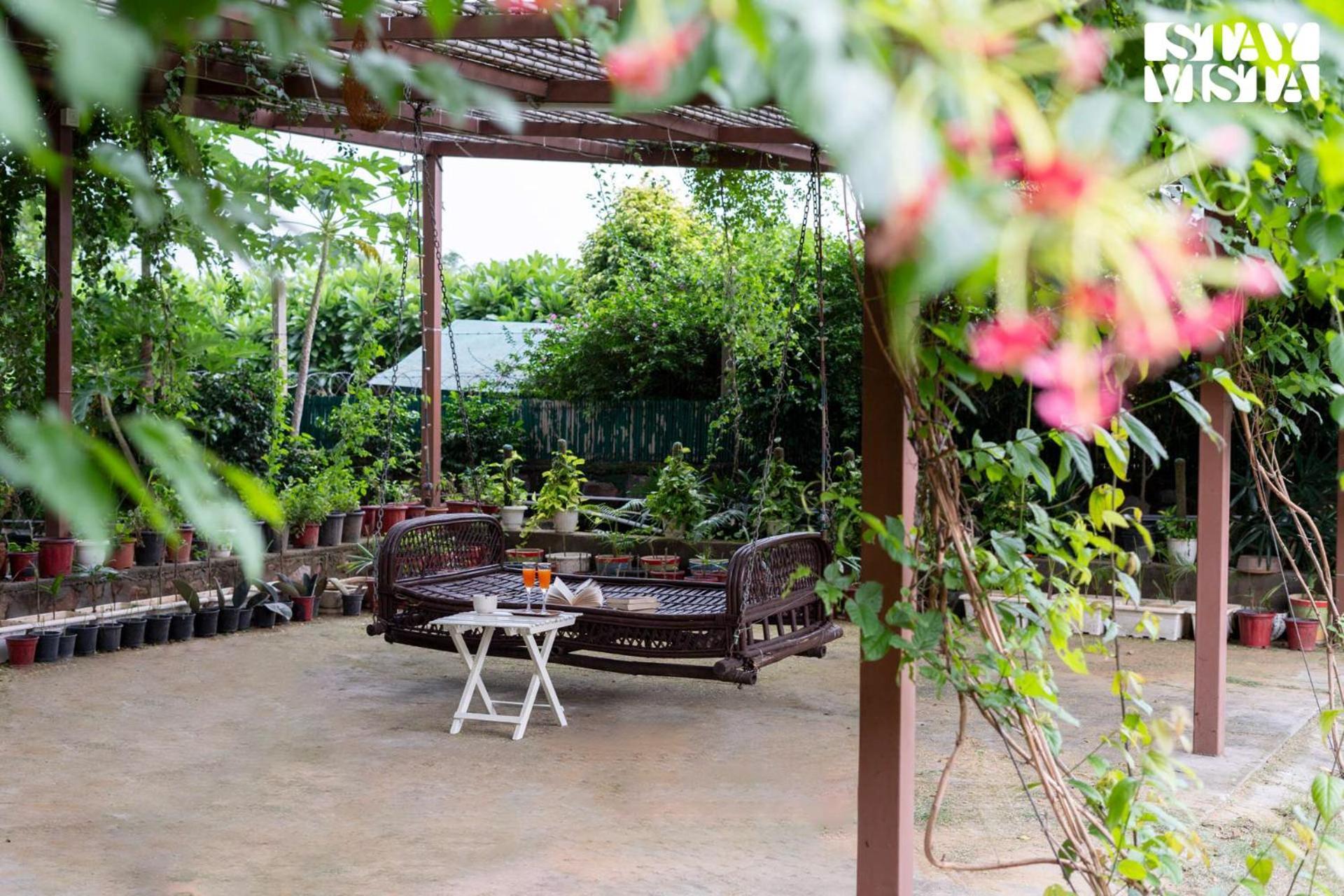 Stayvista At Idyllic Farmhouse - A Glasshouse With Outdoor Pool Gurgaon Exterior foto