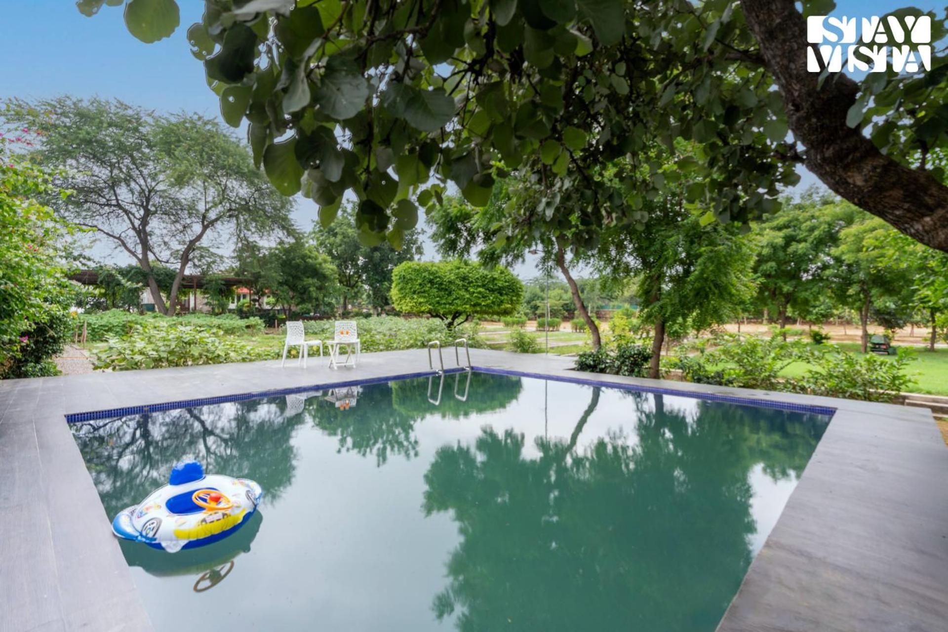 Stayvista At Idyllic Farmhouse - A Glasshouse With Outdoor Pool Gurgaon Exterior foto